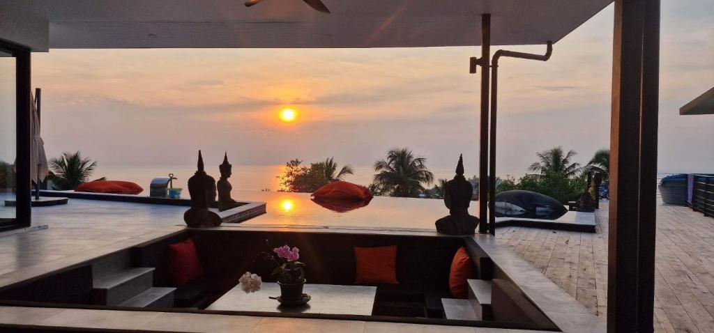 Luxury 5 bedroom villa Infinity pool Sea view – Koh Phangan